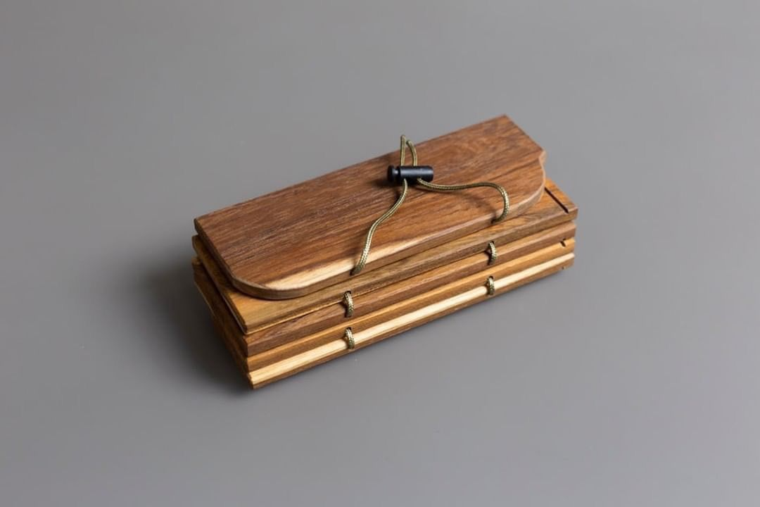 UNITO STAND FOLDING TEAK WOOD