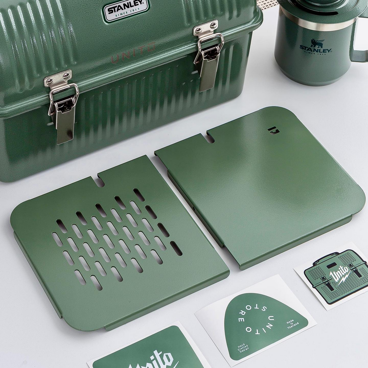 UNITO STAN GREEN METAL TRAY